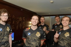 AYX体育娱乐平台包含法兰克福发布备战花絮，转会期状态回暖，NBA常规赛任务艰巨，临场指挥获称赞的词条