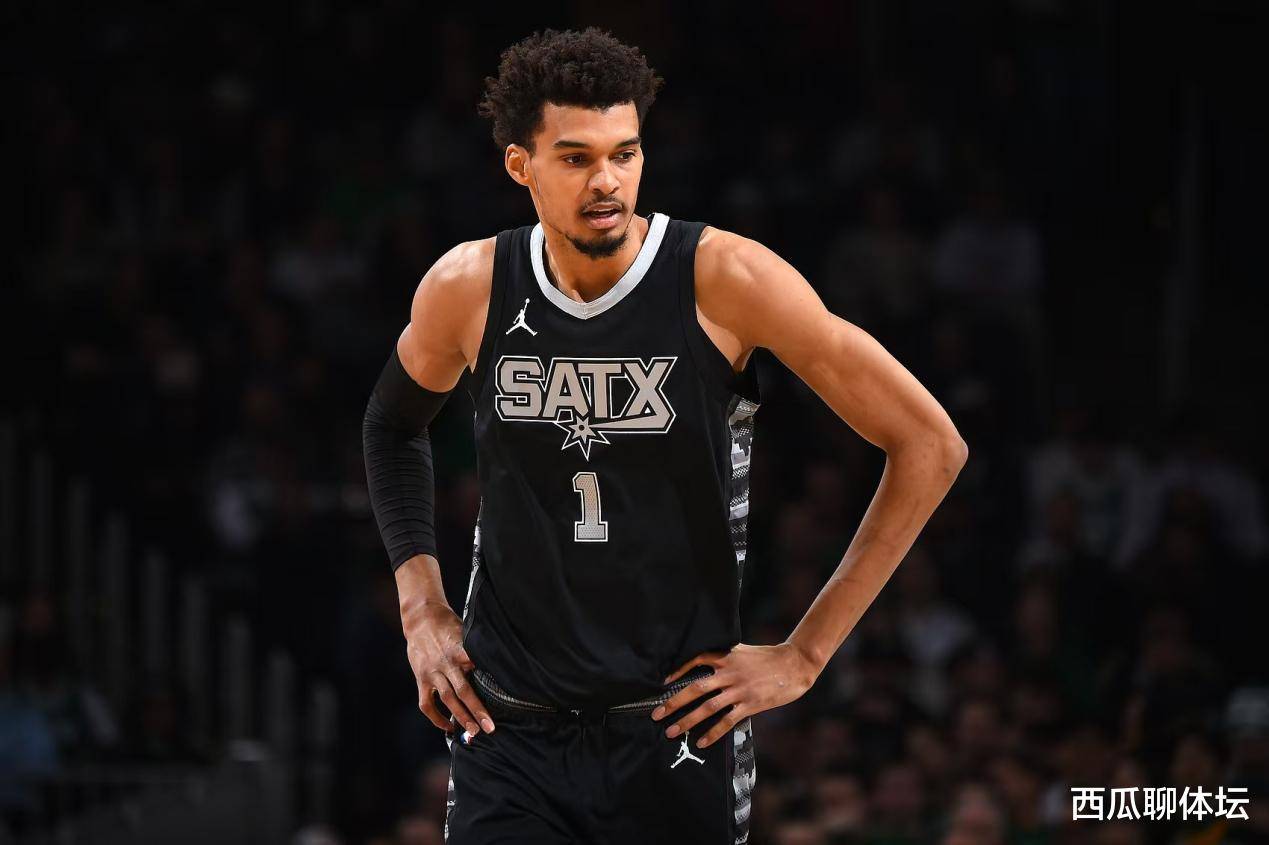 关于清晨体能课后；密尔沃基雄鹿官宣签约备战CBA季后赛；底气十足；团队化学反应显著的信息